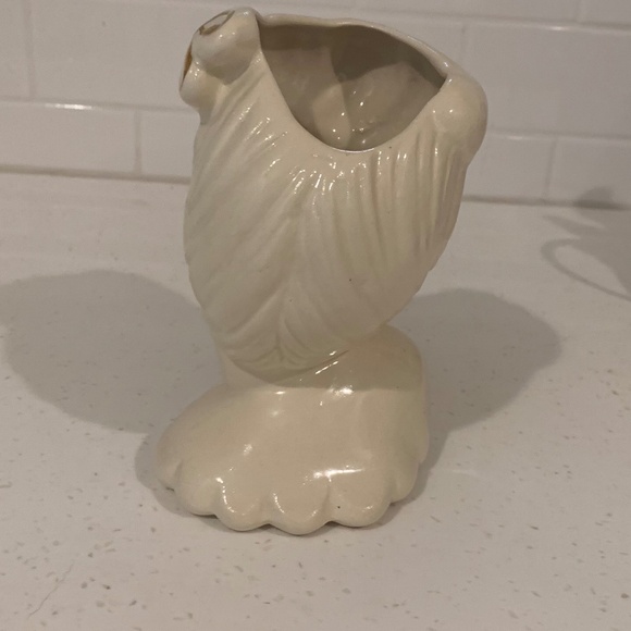 Glamour Girl Head vase ..signed white with gold trim. Price Firm - Picture 7 of 8